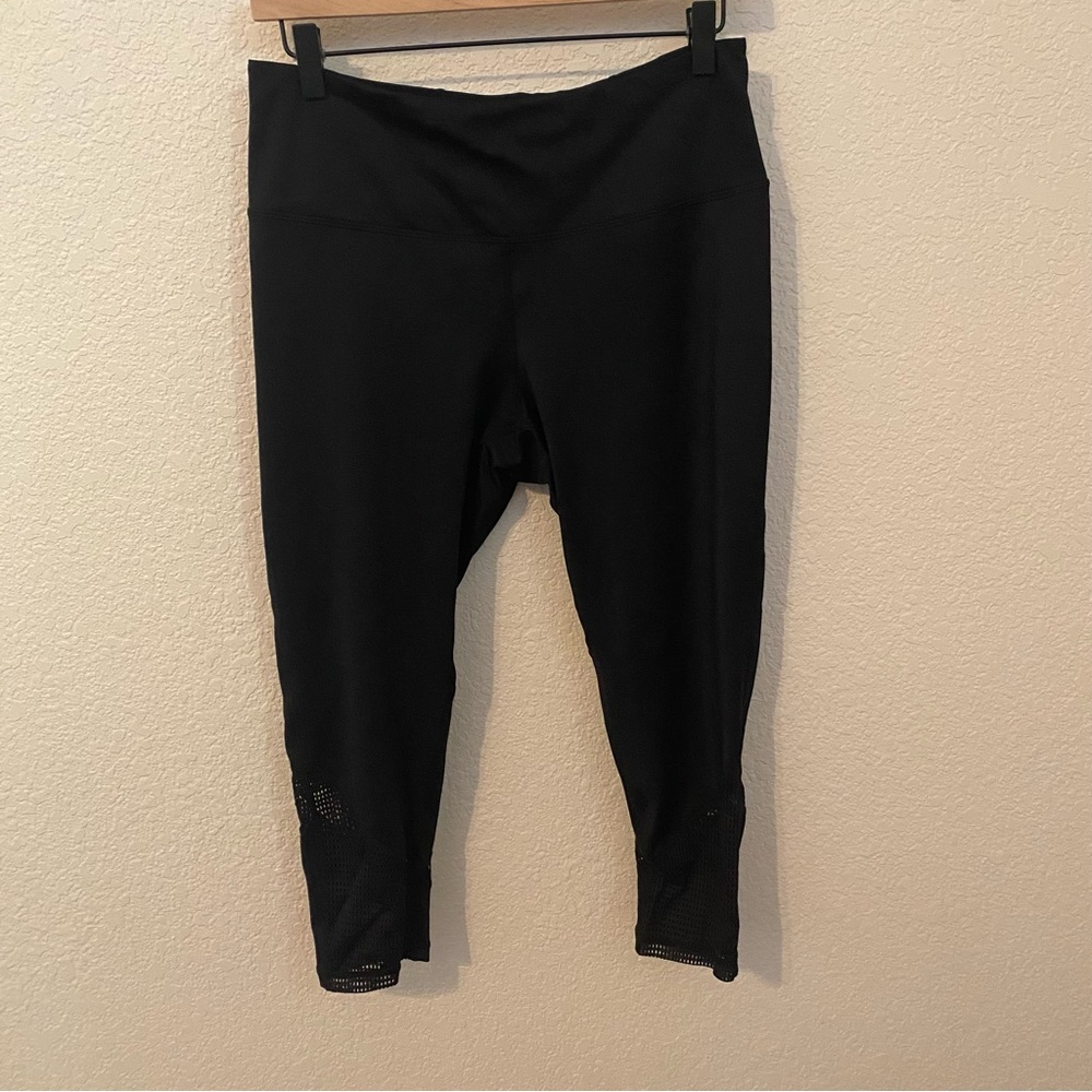 Zella cropped leggings with mesh detail size Large